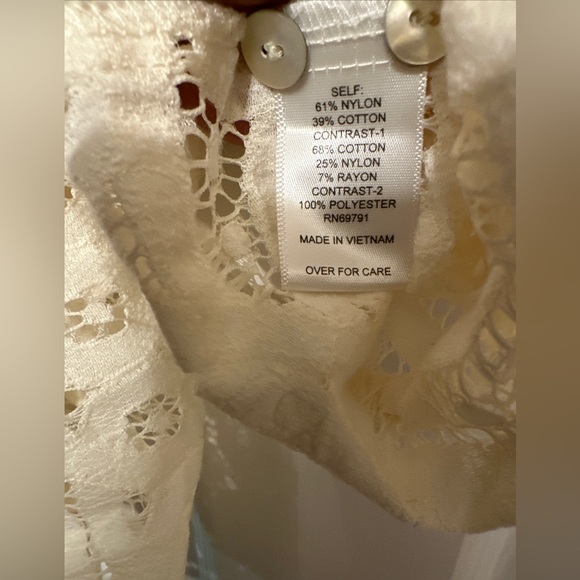 cb established 1962 Small Top Shirt Women's  3/4 Bell Sleeve Lace Hi Low Hem - Picture 5 of 6